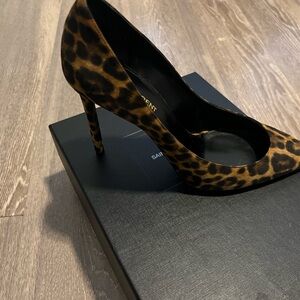 Anja 105 Pump in suede leopard